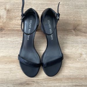 Stuart Weitman Block Heel Sandal in black leather sz 6